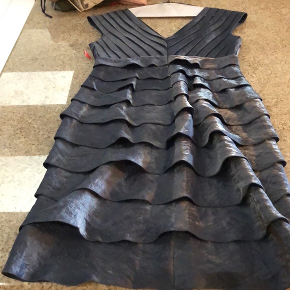 Dress - Picture 3 of 3